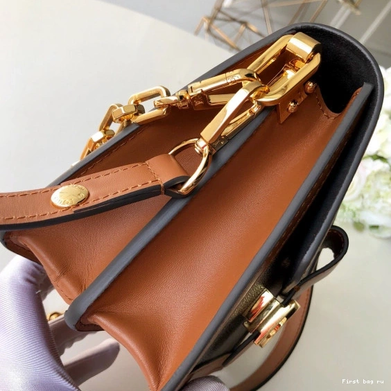 First bag ru Vuitton Spring Louis Mini（2019 Dauphine Show） 0708